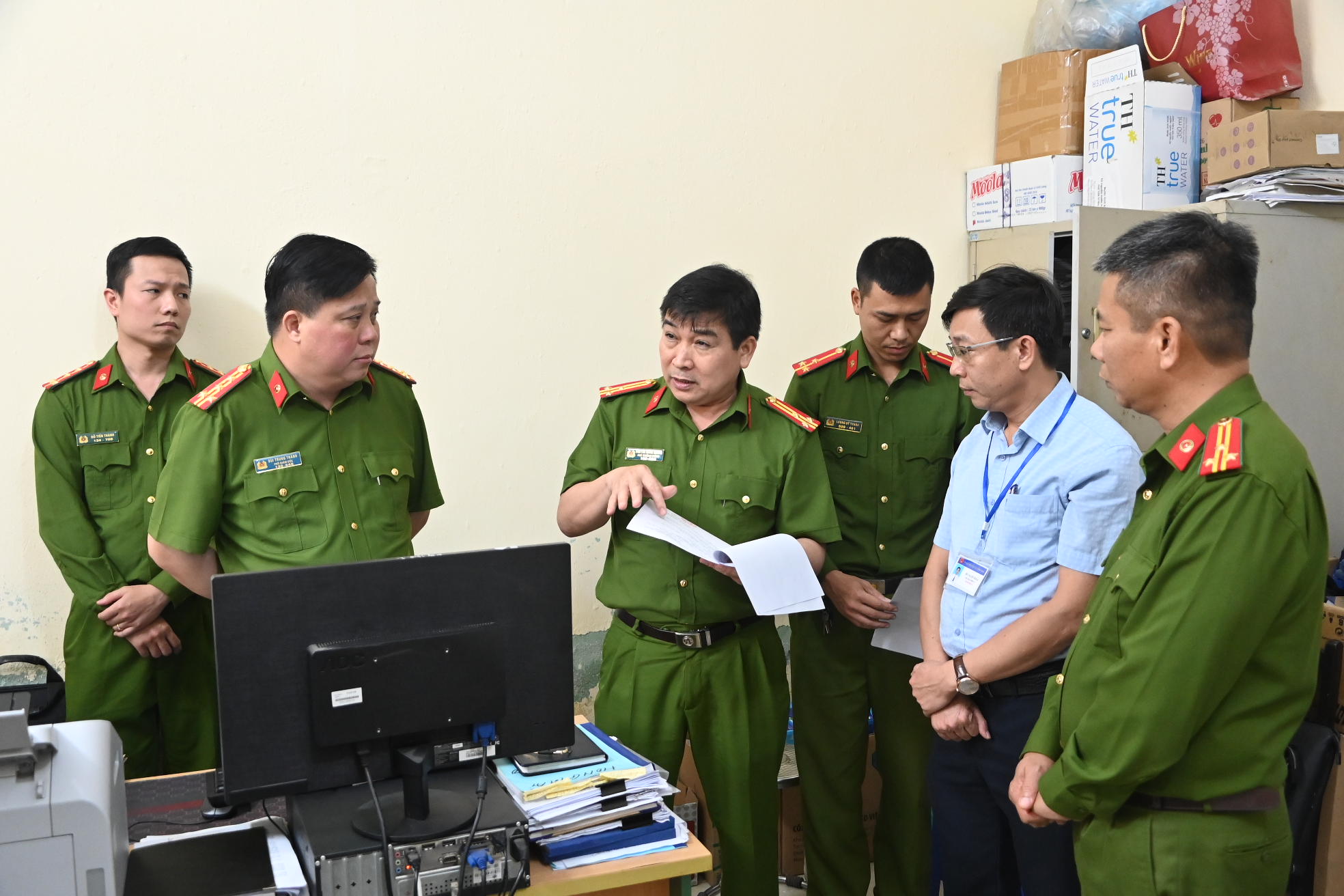 Tăng cường sự lãnh đạo của Đảng trong việc thực hiện Đề án phát triển ứng dụng dữ liệu về dân cư, định danh và xác thực điện tử phục vụ chuyển đổi số quốc gia